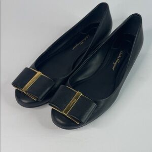 Salvatore Ferragamo Leather Ballet Flats w/ Signature Gold-Tone Bow Size 7.5B
